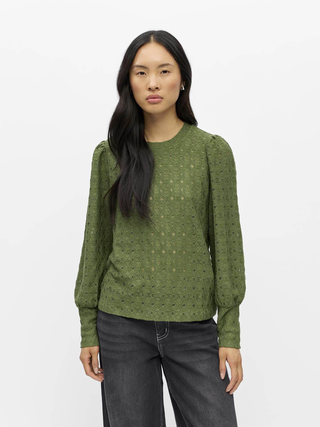 model_shot-front